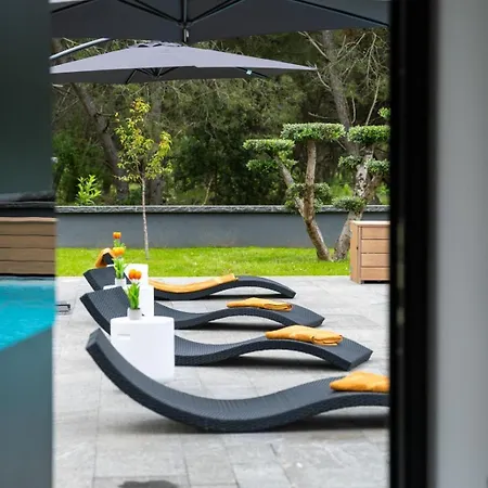 וילה Matos Estate Zadarvillas דיקלו