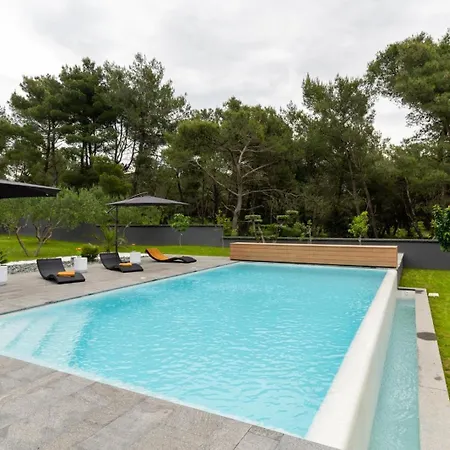 Matos Estate Zadarvillas וילה דיקלו