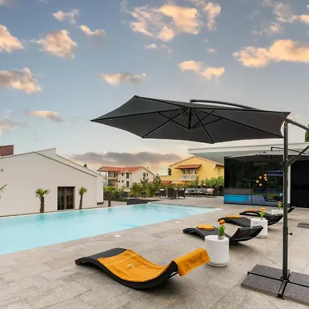 Matos Estate Zadarvillas וילה דיקלו